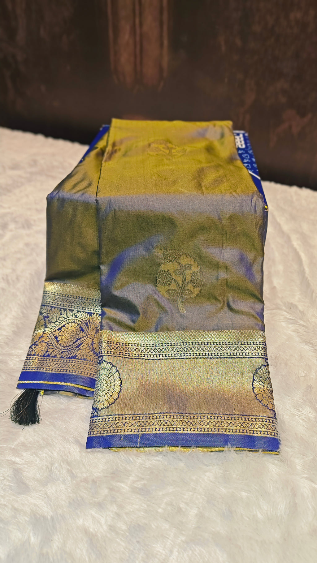 The Epitome of Royal Grace: Premium 2-Fidder Silk Saree
