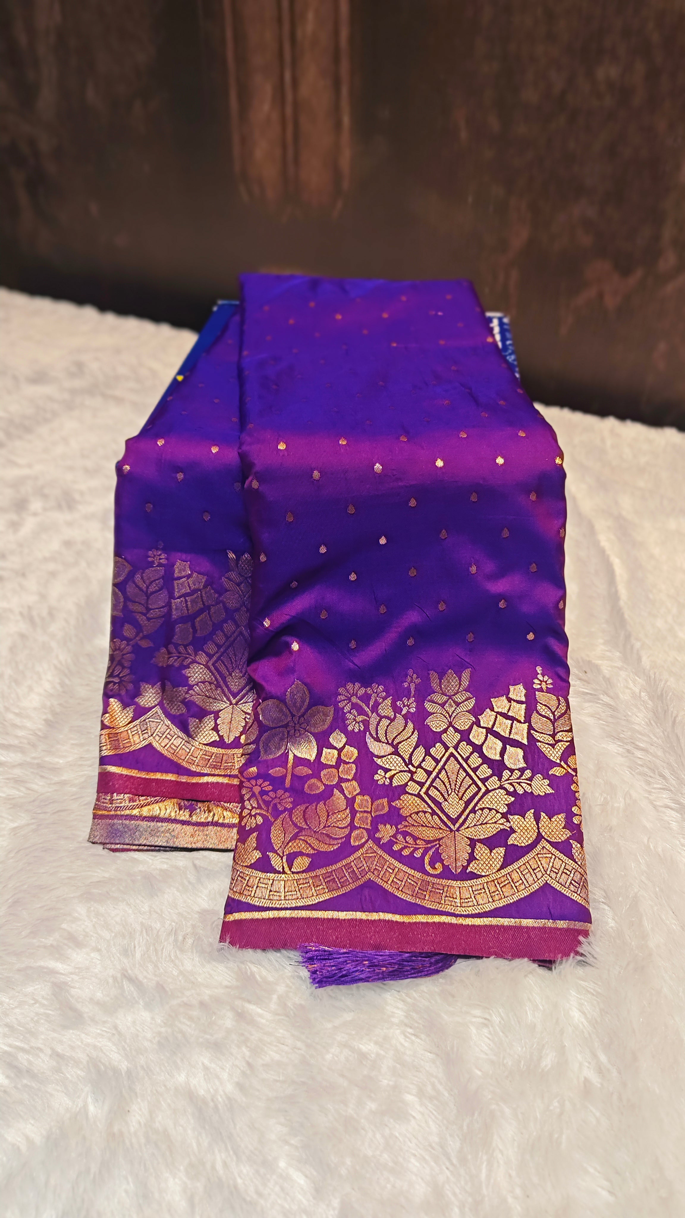 The Epitome of Royal Grace: Premium 2-Fidder Silk Saree