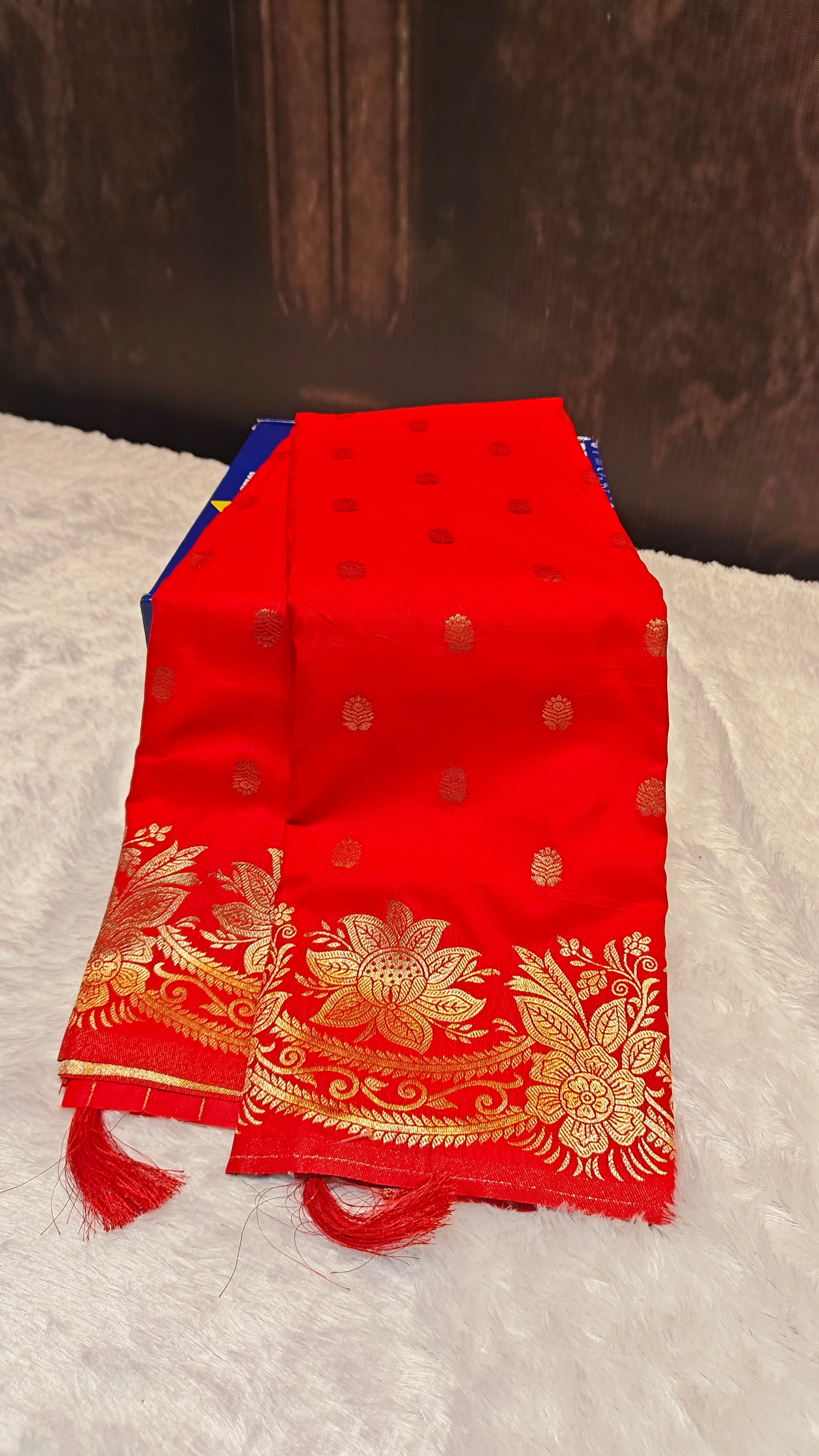 The Epitome of Royal Grace: Premium 2-Fidder Silk Saree
