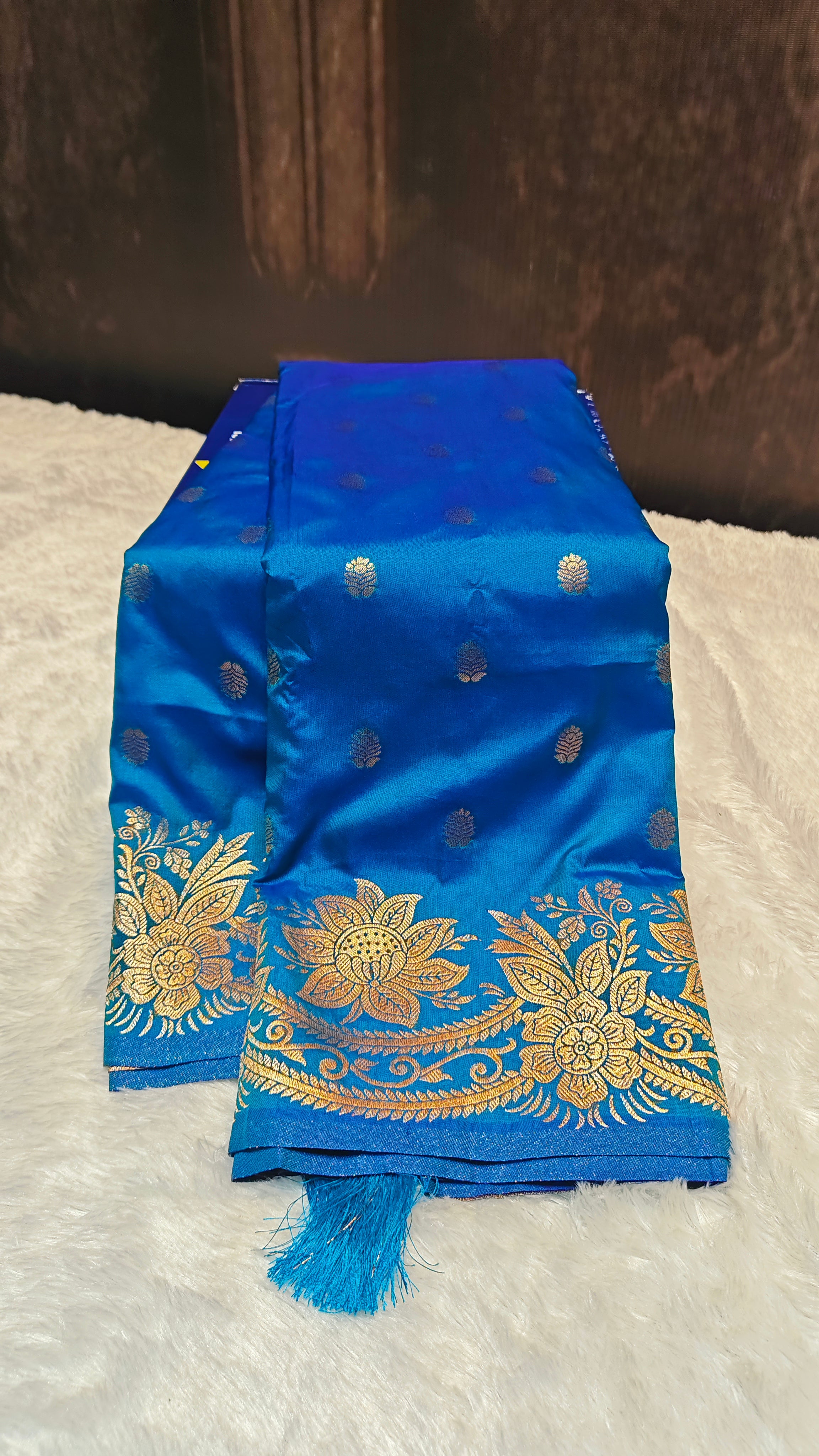 The Epitome of Royal Grace: Premium 2-Fidder Silk Saree