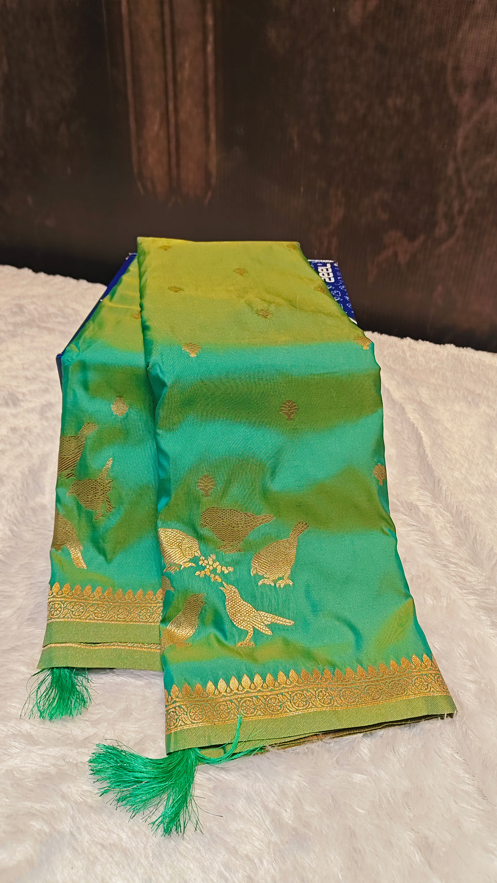 The Epitome of Royal Grace: Premium 2-Fidder Silk Saree