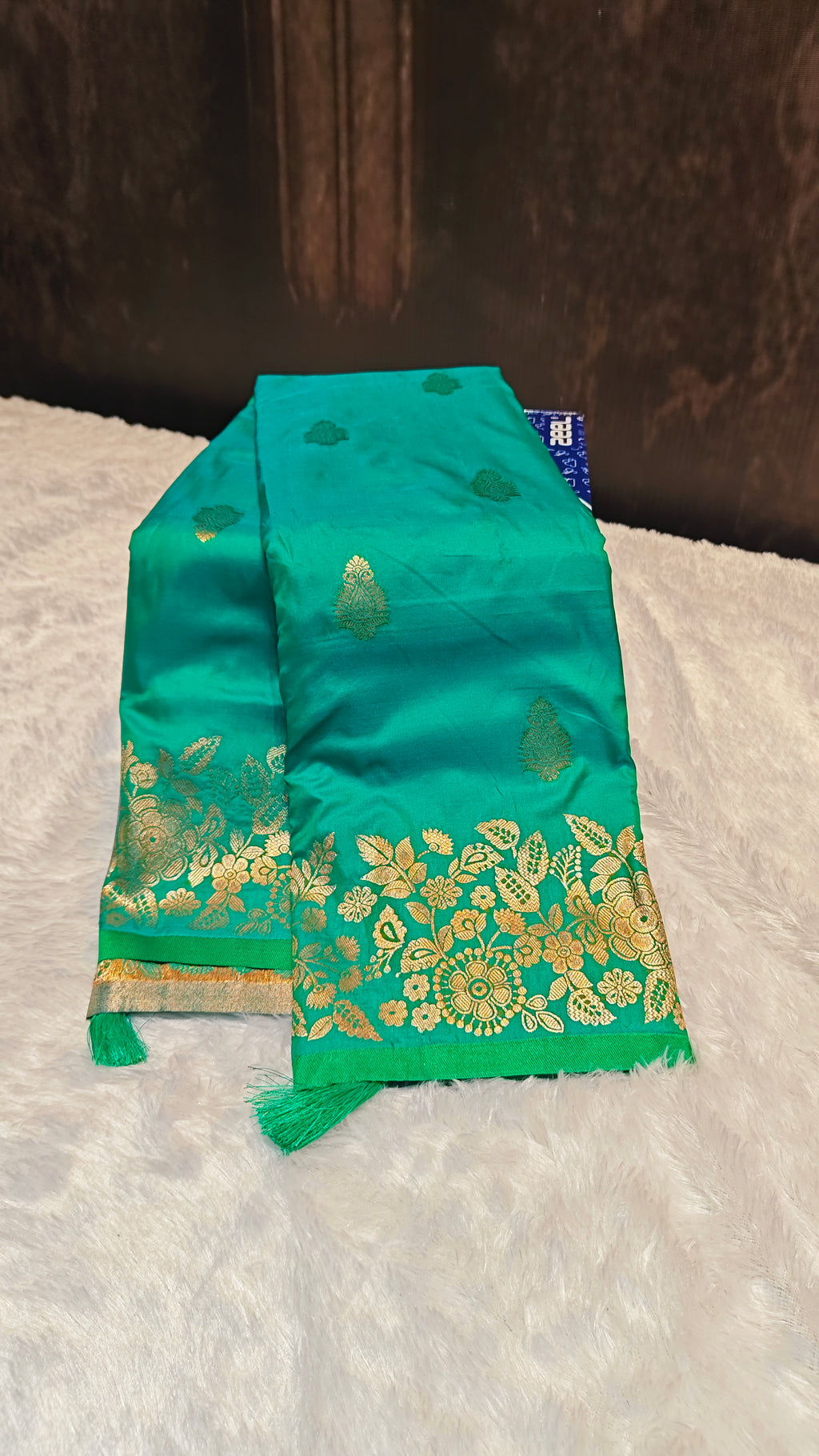 The Epitome of Royal Grace: Premium 2-Fidder Silk Saree