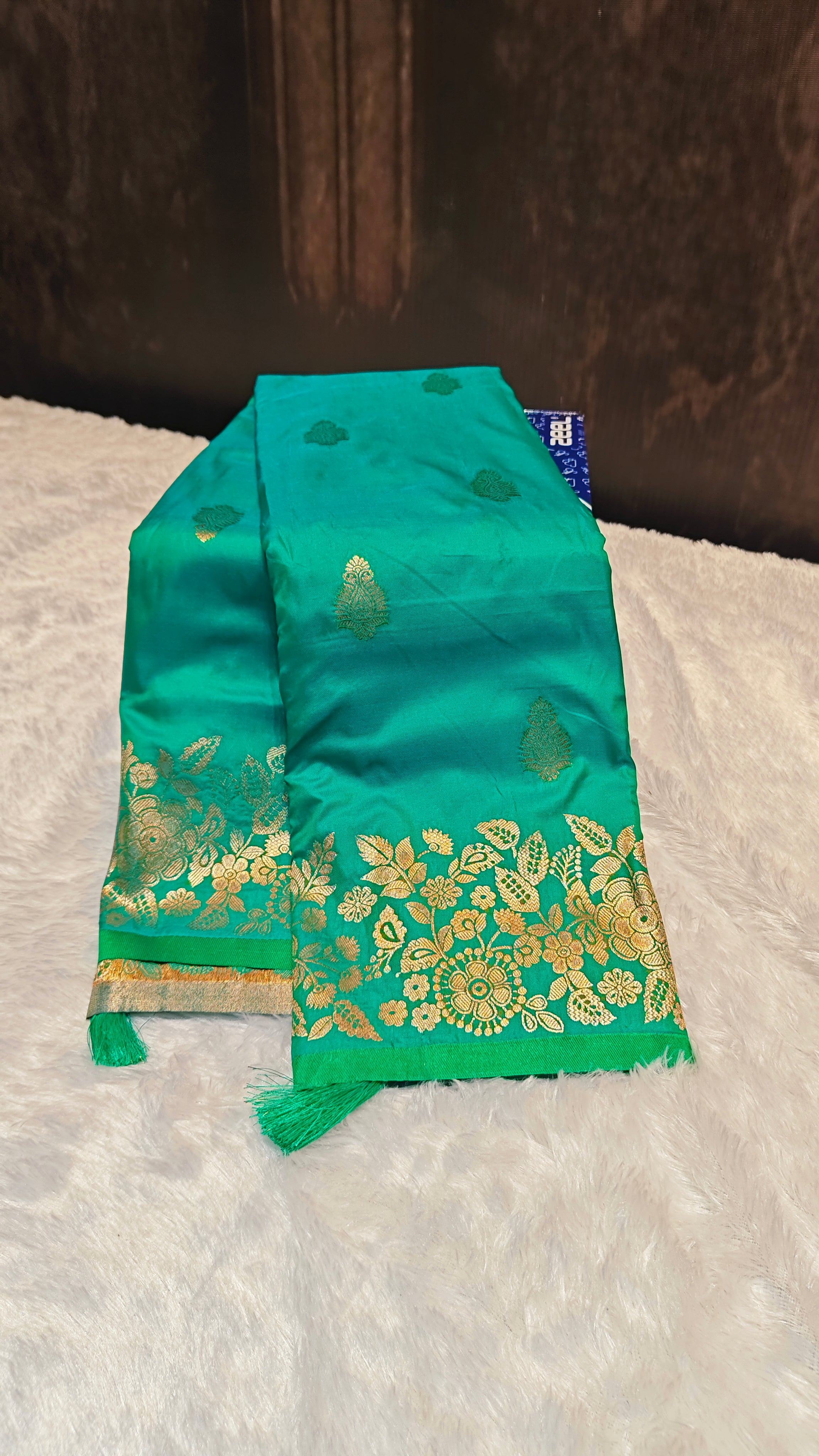 The Epitome of Royal Grace: Premium 2-Fidder Silk Saree