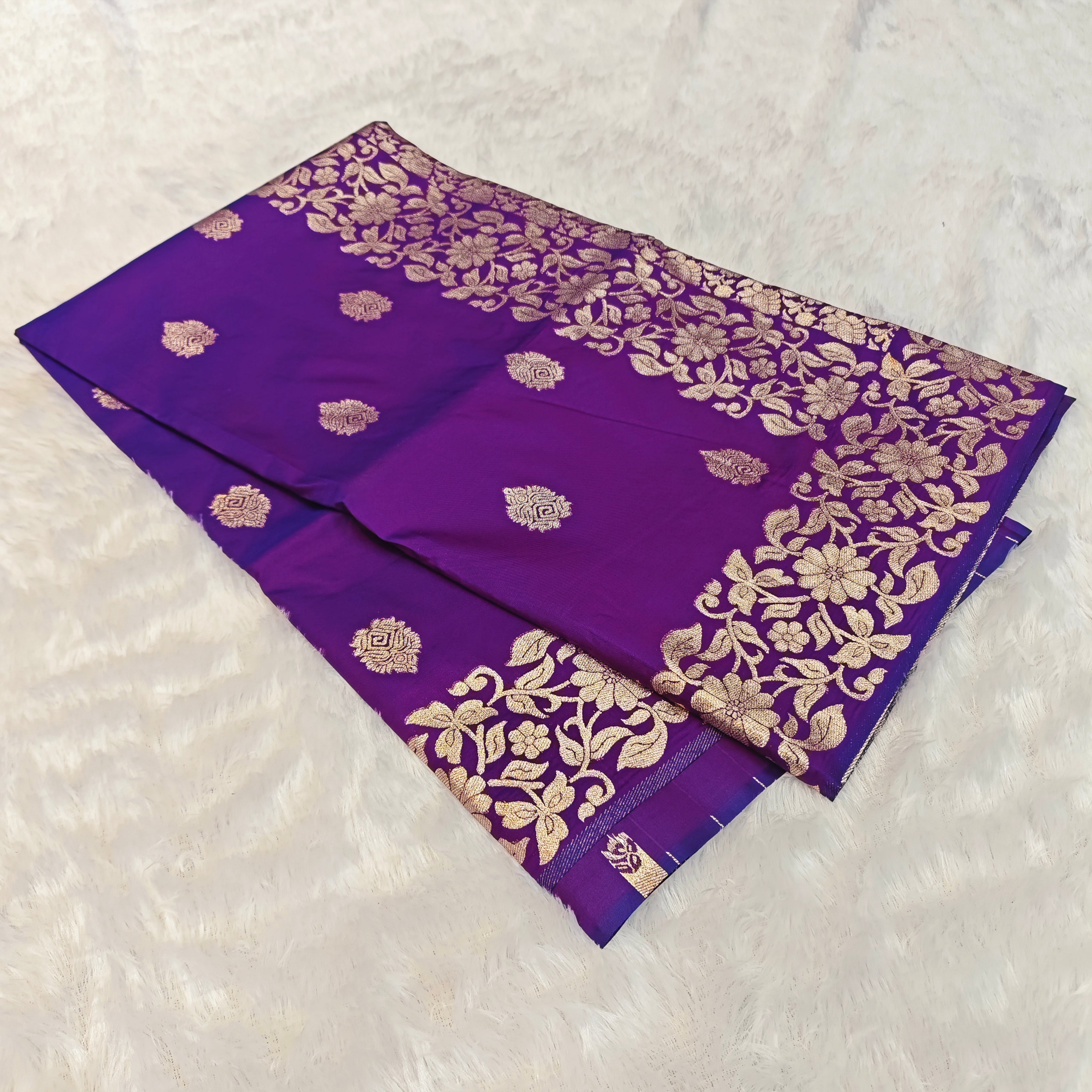 Takshashila Exclusive Silk Saree – Rich Gold Jari Work with All-Over Butti Design 1018